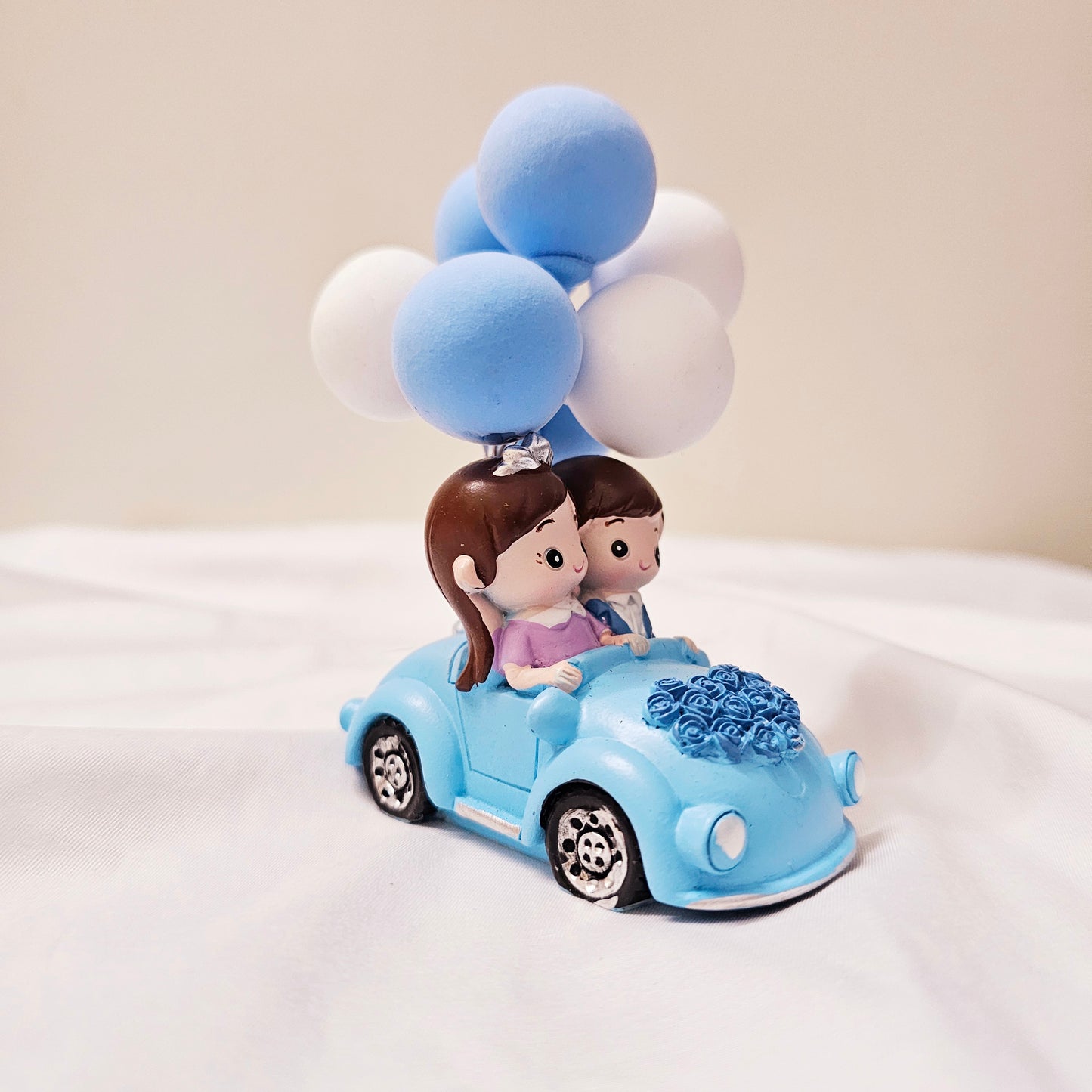 The Flair Store™ Valentine Gift for Girlfriend Boyfriend-Romantic Couple Miniature Statue with Balloons on a Car Decorative Showpiece Gift for Him Her Anniversary Wedding