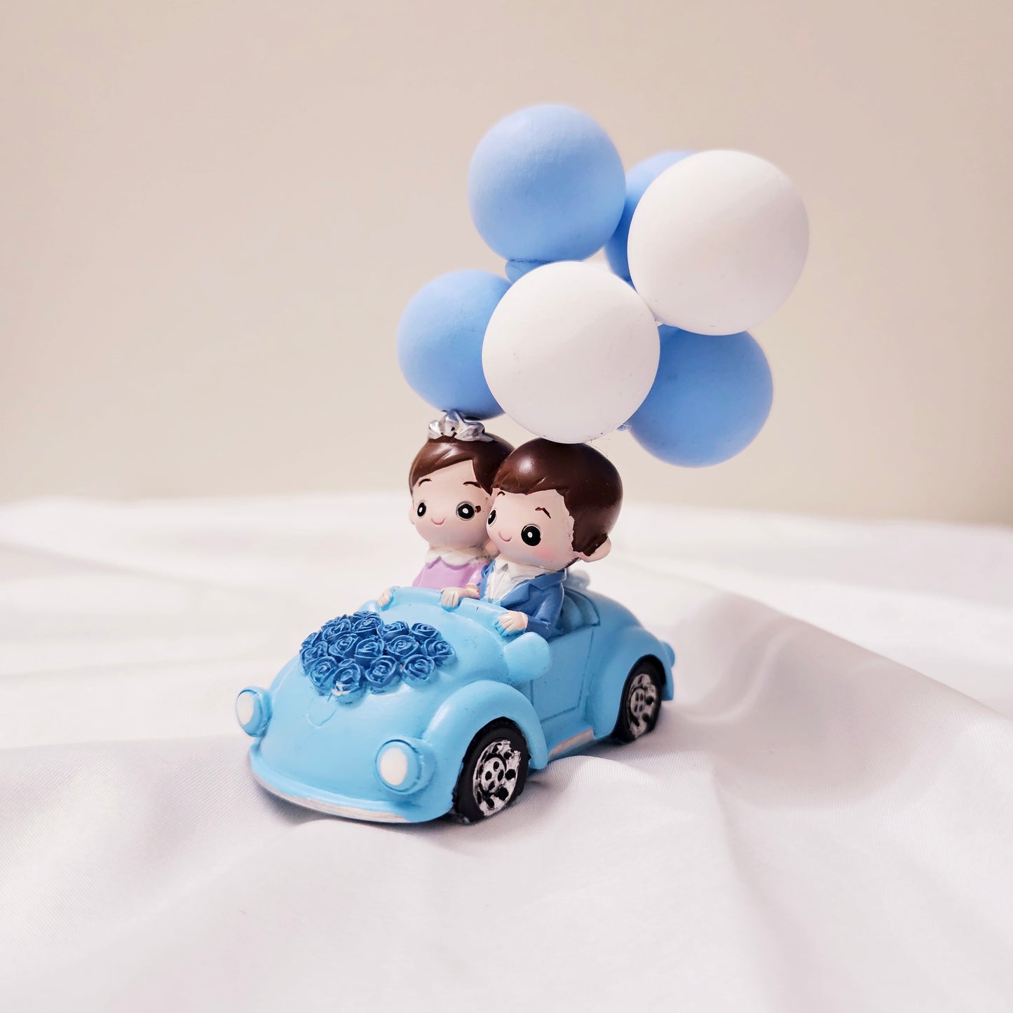 The Flair Store™ Valentine Gift for Girlfriend Boyfriend-Romantic Couple Miniature Statue with Balloons on a Car Decorative Showpiece Gift for Him Her Anniversary Wedding
