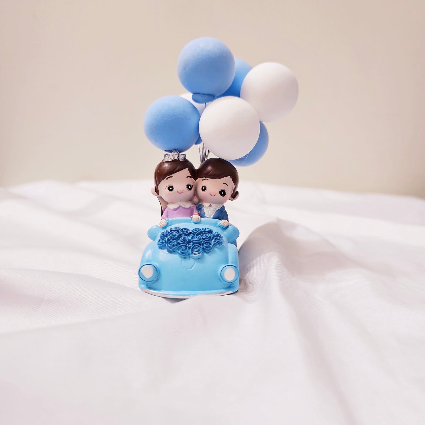 The Flair Store™ Valentine Gift for Girlfriend Boyfriend-Romantic Couple Miniature Statue with Balloons on a Car Decorative Showpiece Gift for Him Her Anniversary Wedding
