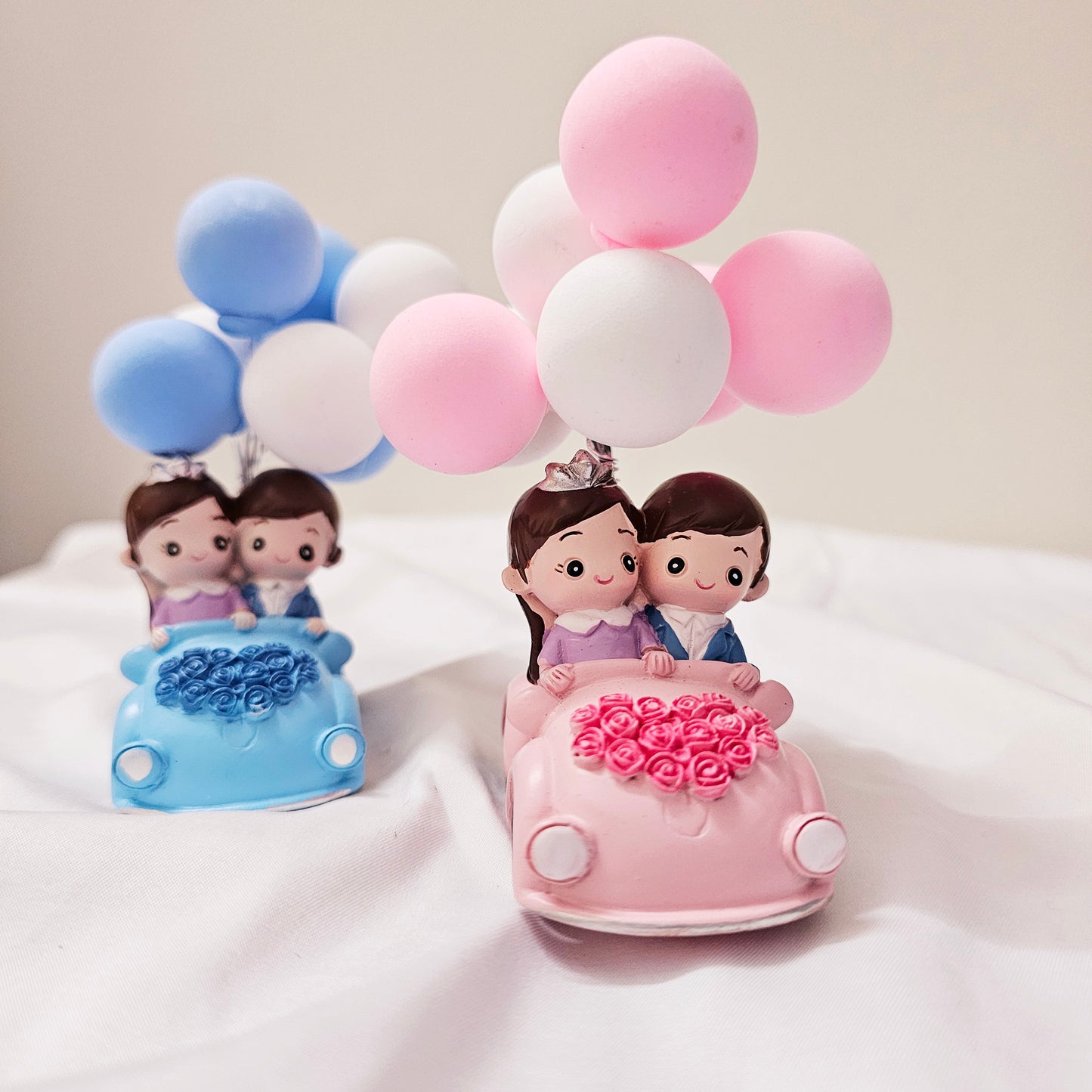 The Flair Store™ Valentine Gift for Girlfriend Boyfriend-Romantic Couple Miniature Statue with Balloons on a Car Decorative Showpiece Gift for Him Her Anniversary Wedding