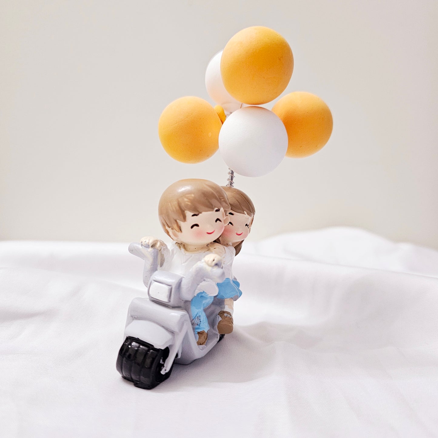 The Flair Store™ Romantic Couple Miniature Statue with Balloons on a Motor Bike Decorative Showpiece- Gift for Girlfriend Boyfriend Wife Husband Him Her Anniversary Wedding Birthday Valentine
