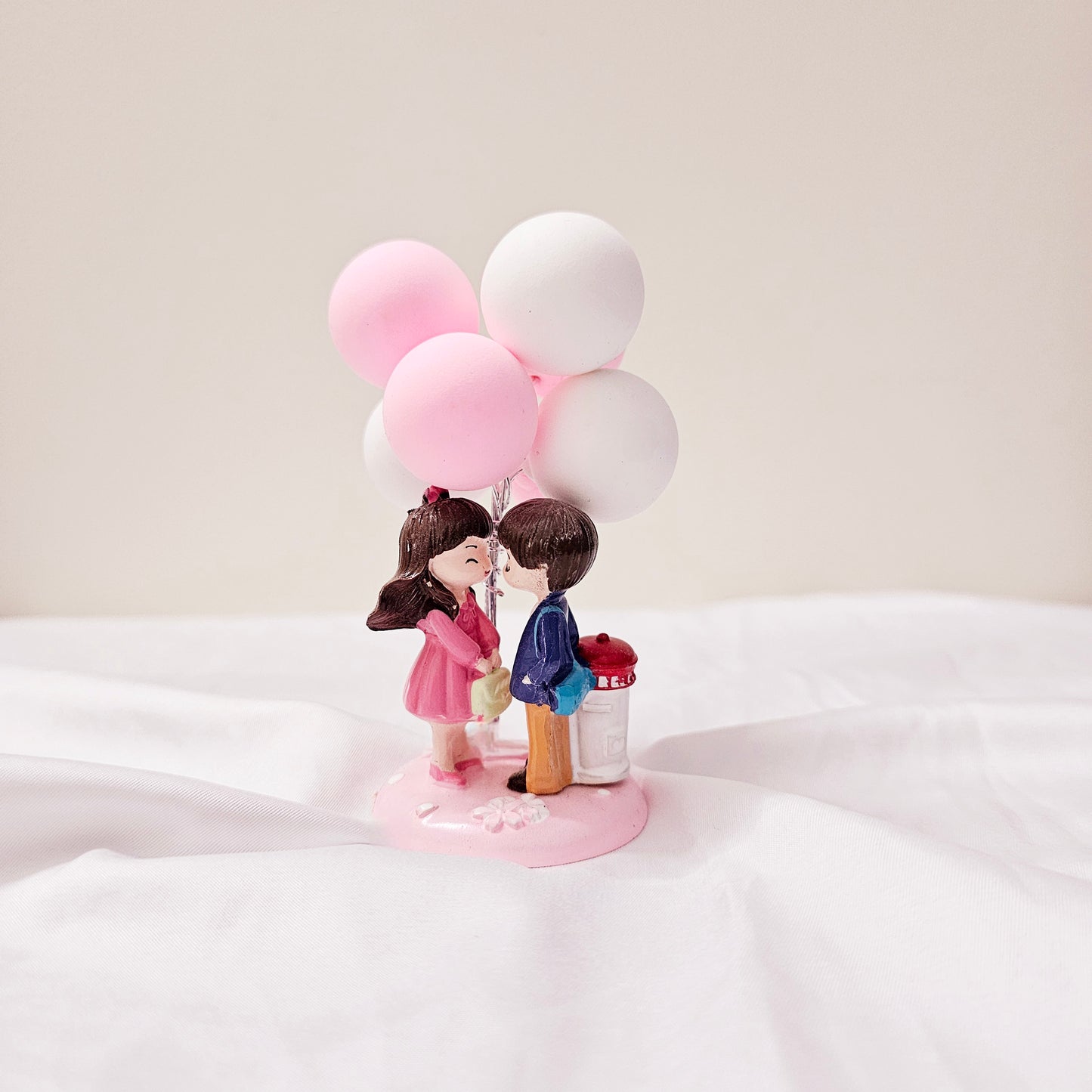 The Flair Store™ The Flair Store™ Romantic Couple Miniature Statue with Balloons Decorative Showpiece- Gift for Girlfriend Boyfriend Wife Husband Him Her Anniversary Wedding Birthday Valentine (Pink)