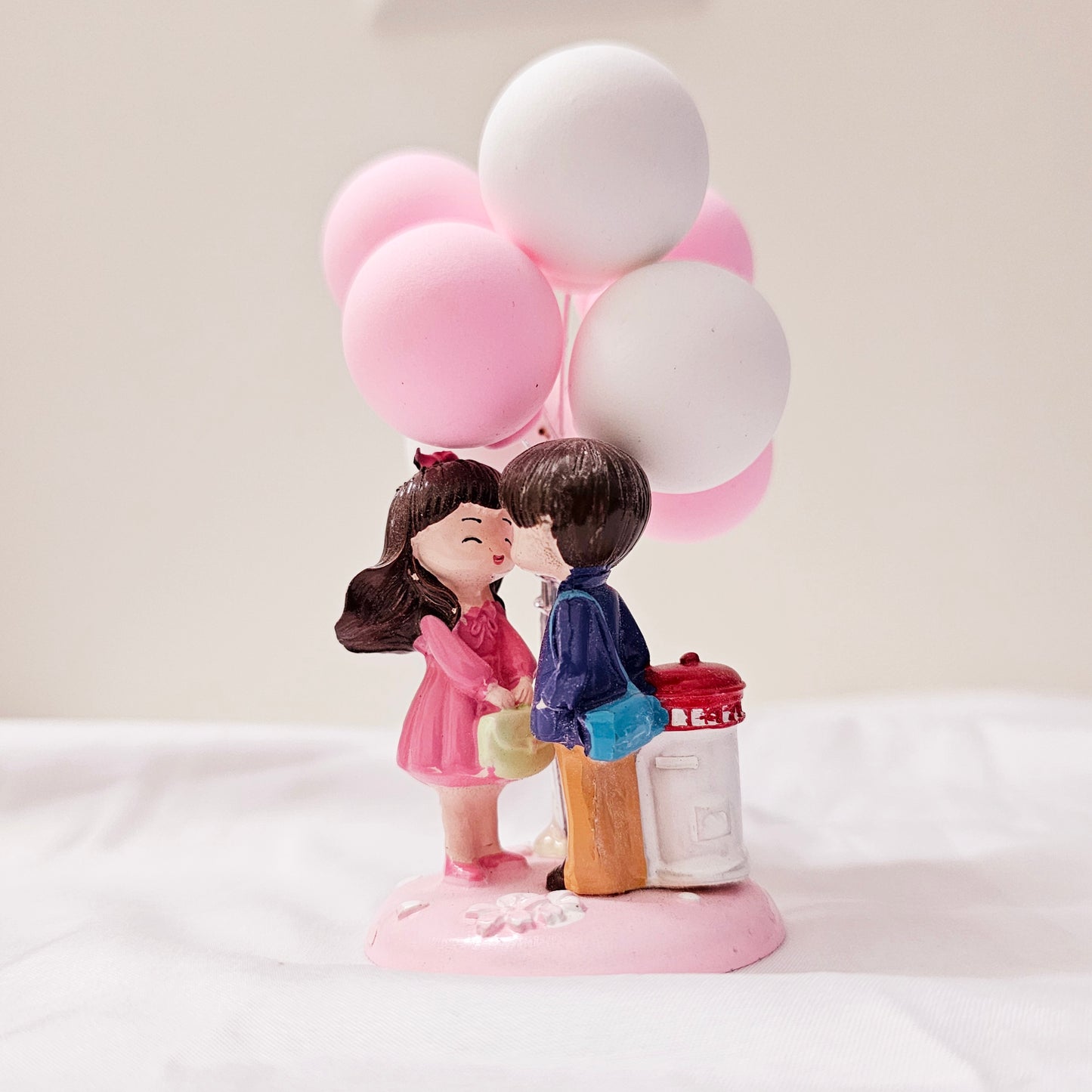 The Flair Store™ The Flair Store™ Romantic Couple Miniature Statue with Balloons Decorative Showpiece- Gift for Girlfriend Boyfriend Wife Husband Him Her Anniversary Wedding Birthday Valentine (Pink)