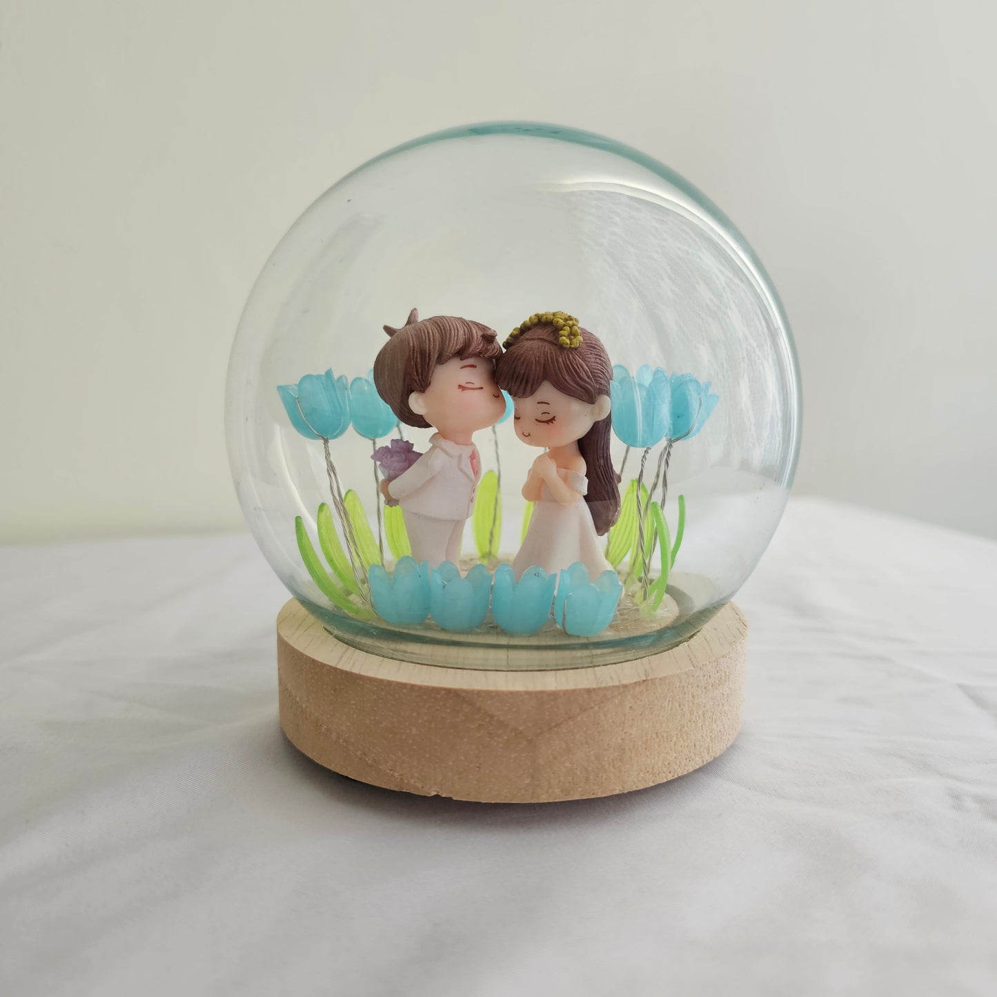 The Flair Store™ Romantic Couple in Tulip Flowers LED Night Light Crystal Ball Lamp With Wooden Base